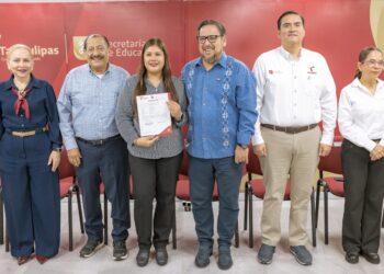 Reconoce SET derechos laborales con entrega de 44 nombramientos a trabajadores de la educación