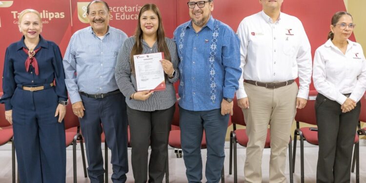 Reconoce SET derechos laborales con entrega de 44 nombramientos a trabajadores de la educación