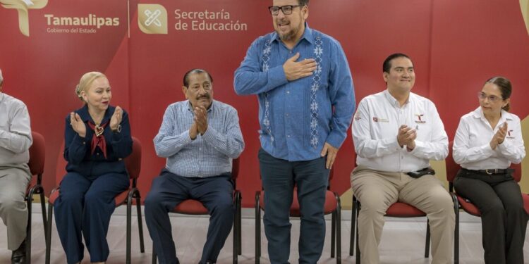 Reconoce SET derechos laborales con entrega de 44 nombramientos a trabajadores de la educación