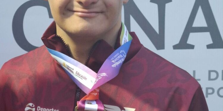 Alejandro Avilés rompe su propio récord mundial en los 100 metros planos