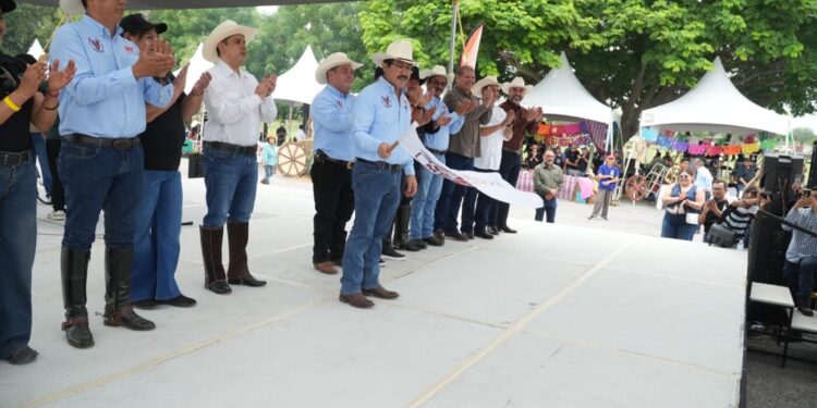 Fortalece rector de la UAT la unidad y las tradiciones en la FMVZ