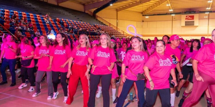 Suma la UAT esfuerzos contra el cáncer de mama mediante el Zumbathón con Causa “Energía Rosa”