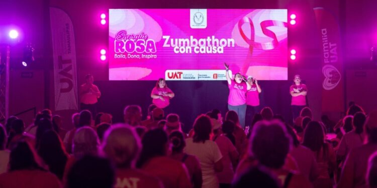 Suma la UAT esfuerzos contra el cáncer de mama mediante el Zumbathón con Causa “Energía Rosa”