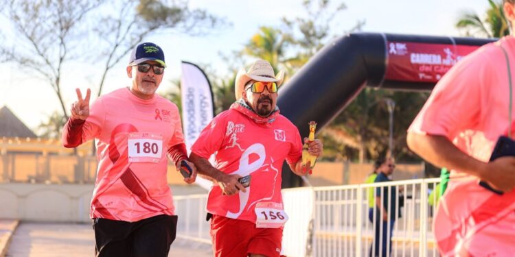Realizan SEDENER y Woodside Energy carrera atlética por la sensibilización sobre el cáncer de mama