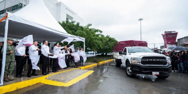 Fortalece SET escuelas públicas con mobiliario y equipos
