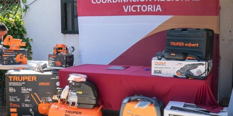 Entregan equipamiento y herramientas de trabajo a beneficiarios de la estrategia Tamaulipas Equipa