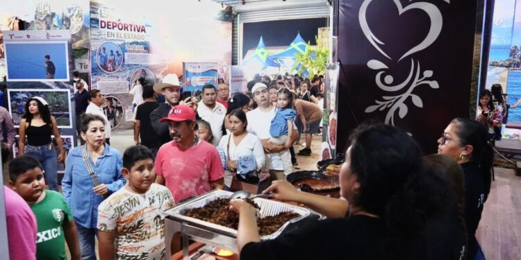 Convivencia familiar, recreación y gastronomía en stand de Turismo