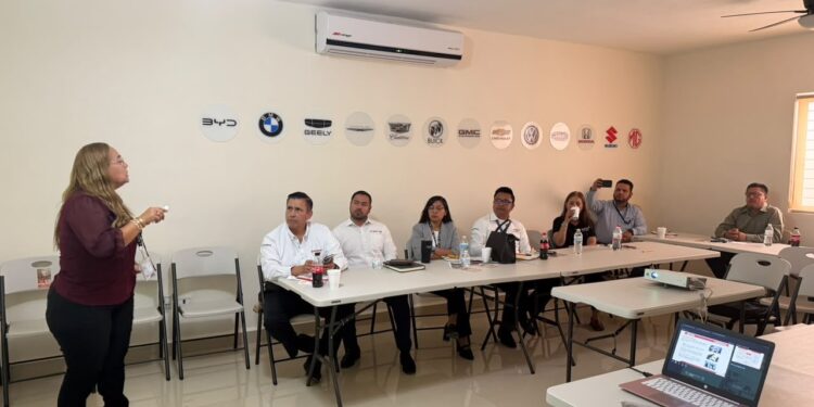 Ofrece STPS orientación laboral sobre riesgos psicosociales y Ley Silla en Reynosa